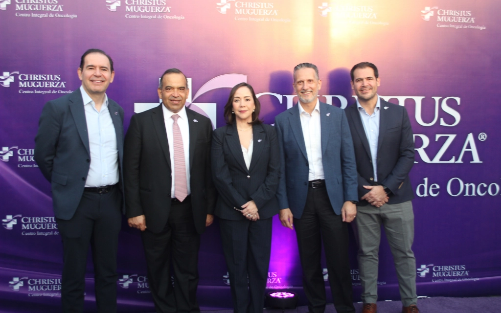 Directivos de CHRISTUS MUGUERZA posan durante presentación oficial