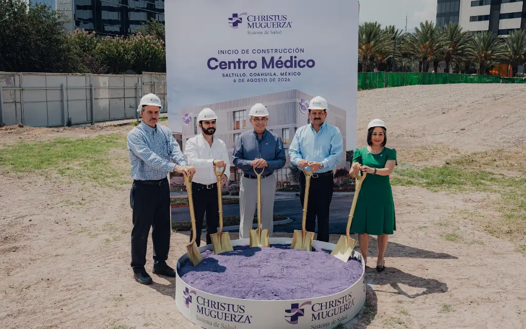 Directivos y autoridades en el inicio de construcción del Centro Médico CHRISTUS MUGUERZA en Saltillo